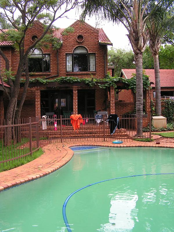 Pool&Haus.JPG